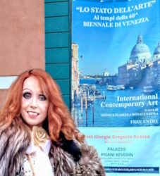 Anna Maria Guarnieri con il manifesto Lo Stato dell'Arte